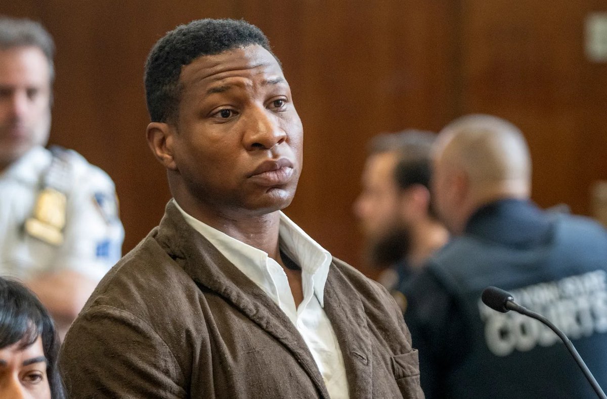 #JonathanMajors ⚠️ATENCIÓN⚠️ Se ha dictado sentencia: El actor condenado por agresión y acoso hacia su expareja Grace Jabbari es declarado culpable, aunque no irá a la cárcel. Deberá cumplir un año de asesoramiento por violencia doméstica.