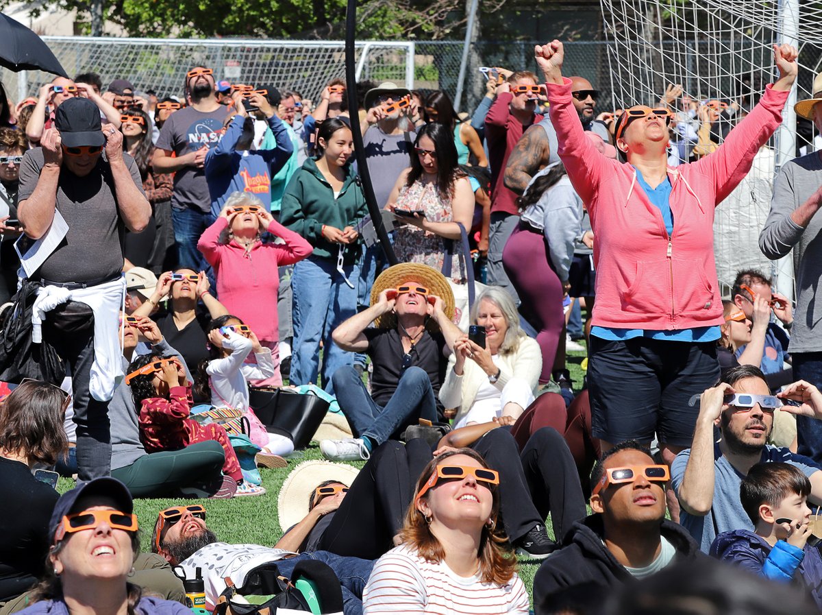 Campus was lively with excitement as @CaltechAstro an #eclipse viewing party event on campus!
