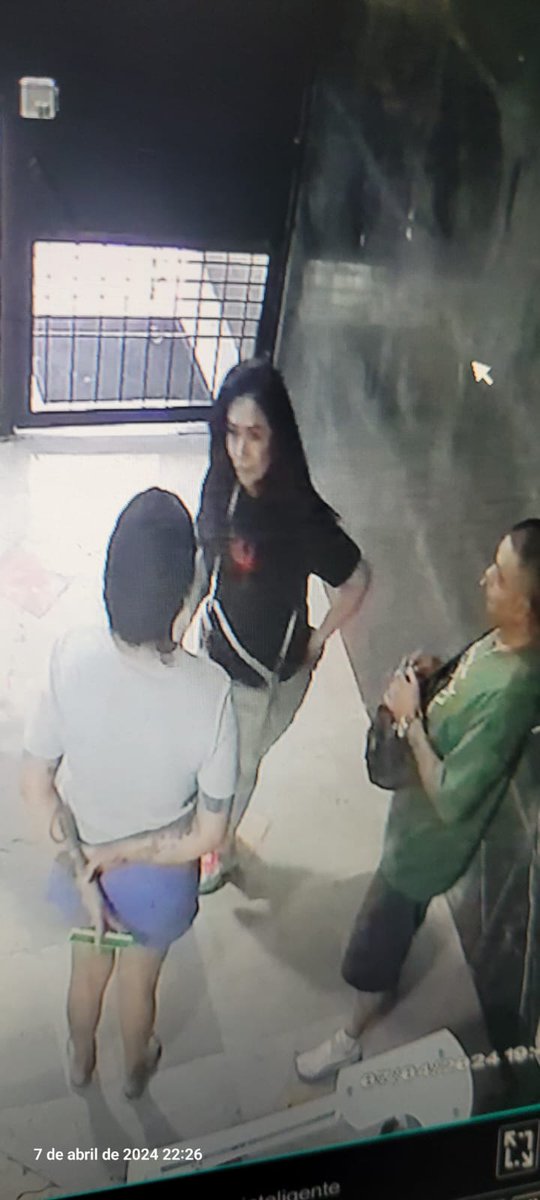 VillaDeCortesBJ's tweet photo. @SSC_CDMX @FiscaliaCDMX La supuesta dueña de nombre Lilia, trajo más de 20 "cerrajeros" con la intención de amenazar y amedrentar a los vecinos de la Torre Zacatecas en Tlatelolco. 
Ellos están asustados y no saben qué hacer más que impedir la entrada. https://t.co/bpmxiaOMf5