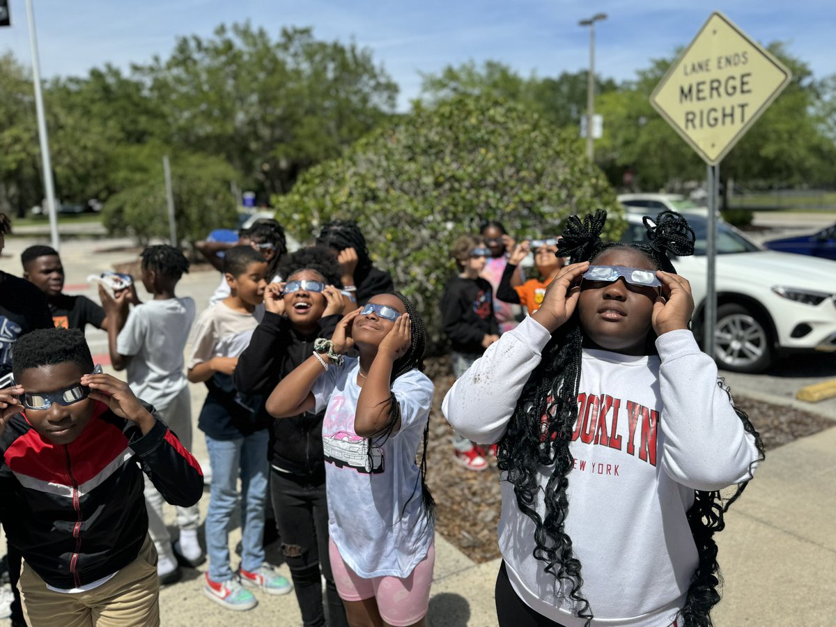 kaitlyn_frosch's tweet photo. Happy Solar Eclipse Day! It was so fun to see our Colts experiencing history! 🌘Shout out to #OCPS for providing eclipse glasses so we could view safely! @CatalinaES_OCPS @PrincipalPattyH @ThePrimaryCoach @MathCoachStron1 https://t.co/JgeJ4UFOXP
