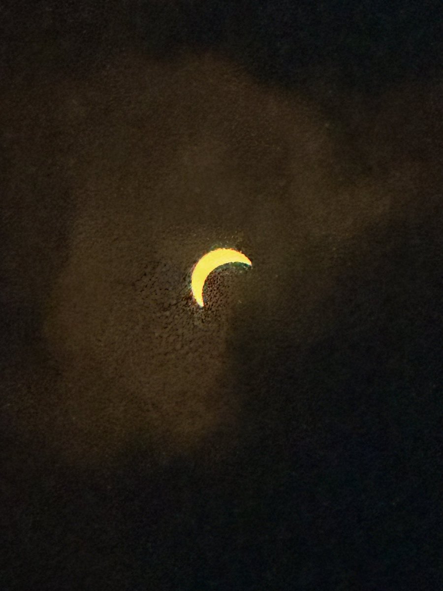 JinmingGaoLab's tweet image. Path of totality crossed Dallas at 1:40-1:45 pm on April 8, 2024! Amazing experience for the lab and university to witness and celebrate!