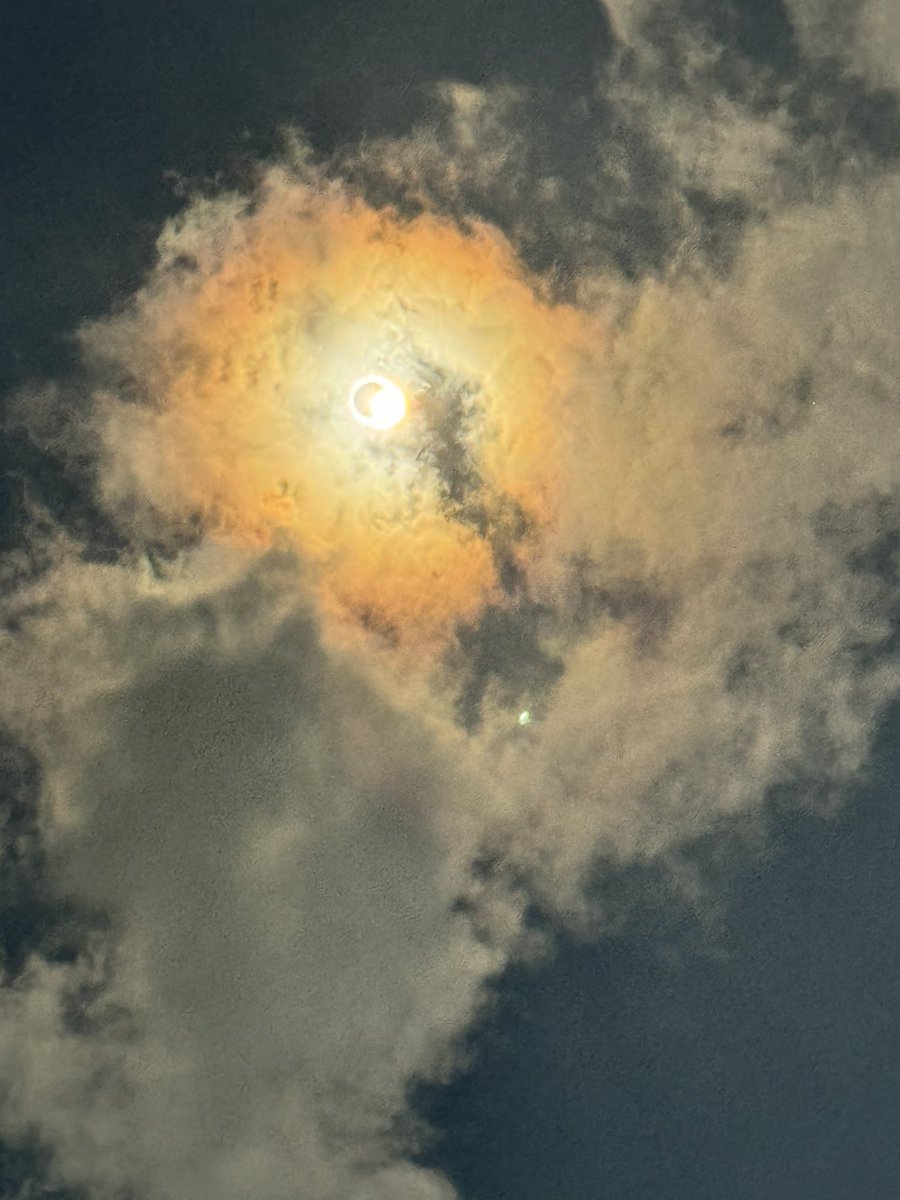JinmingGaoLab's tweet image. Path of totality crossed Dallas at 1:40-1:45 pm on April 8, 2024! Amazing experience for the lab and university to witness and celebrate!
