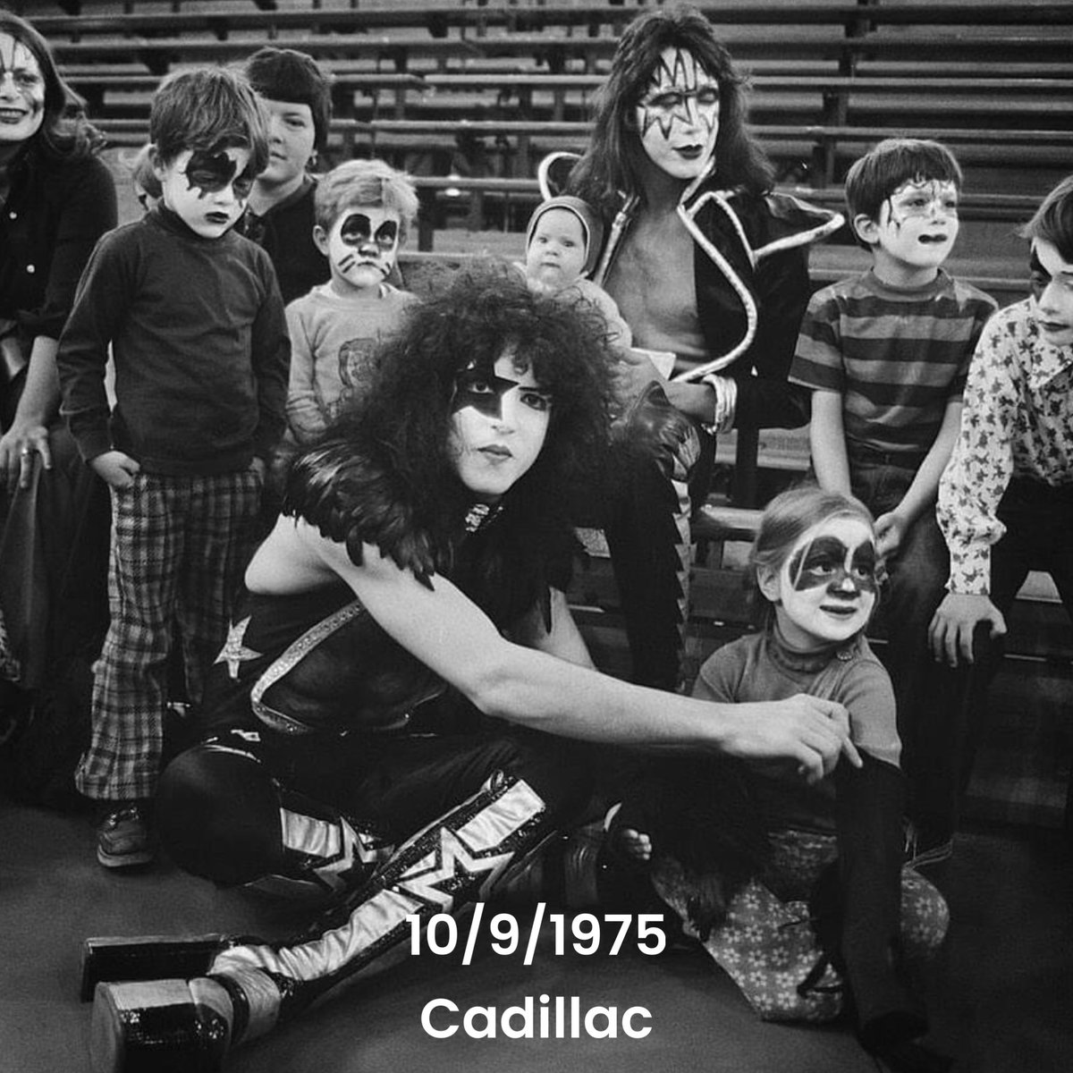 #KISStory: Cadillac, Michigan. As legend GOES…the little girl’s makeup job -(Paul is interacting with ) WAS the future pattern for 🦊 #TheFox #EricCarr’s makeup design. 
#KissNation
#Kiss50
