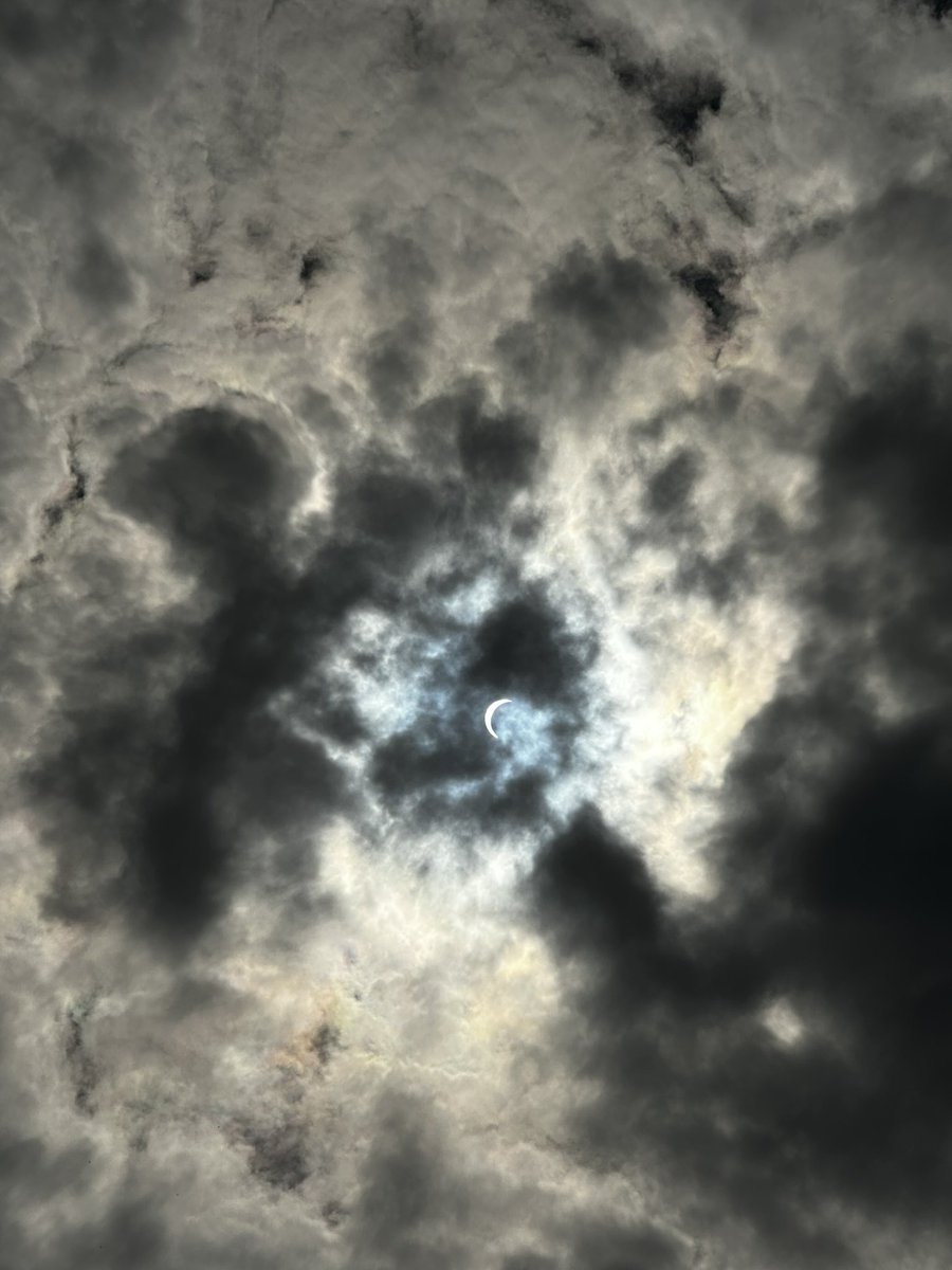 Watching the #SolarEclipse2024 and celebrating the #F31 deadline today 😅