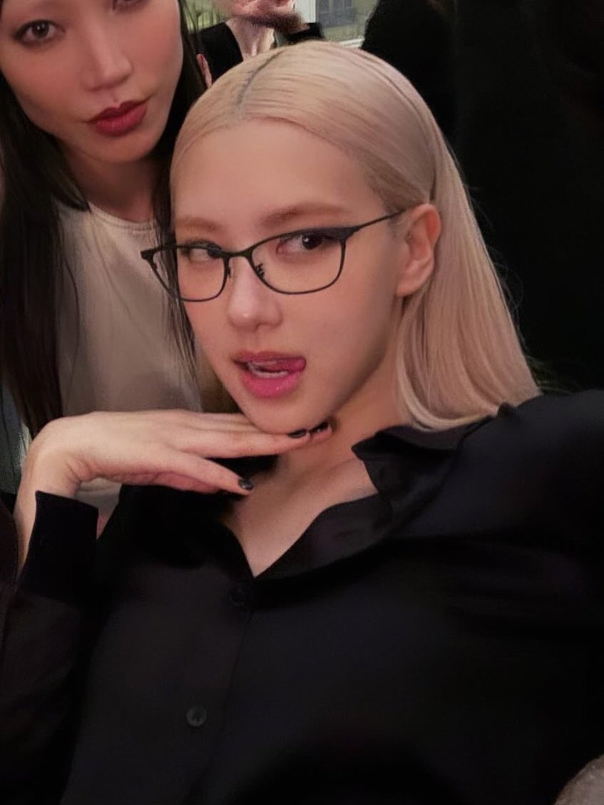 these two pics ended everyone