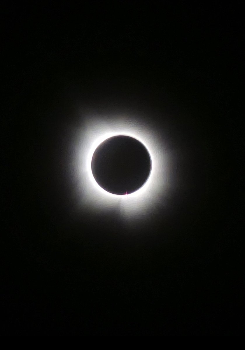 jmichaelalaniz's tweet photo. #Eclipse2024 Waco Texas https://t.co/lADKqfznxB