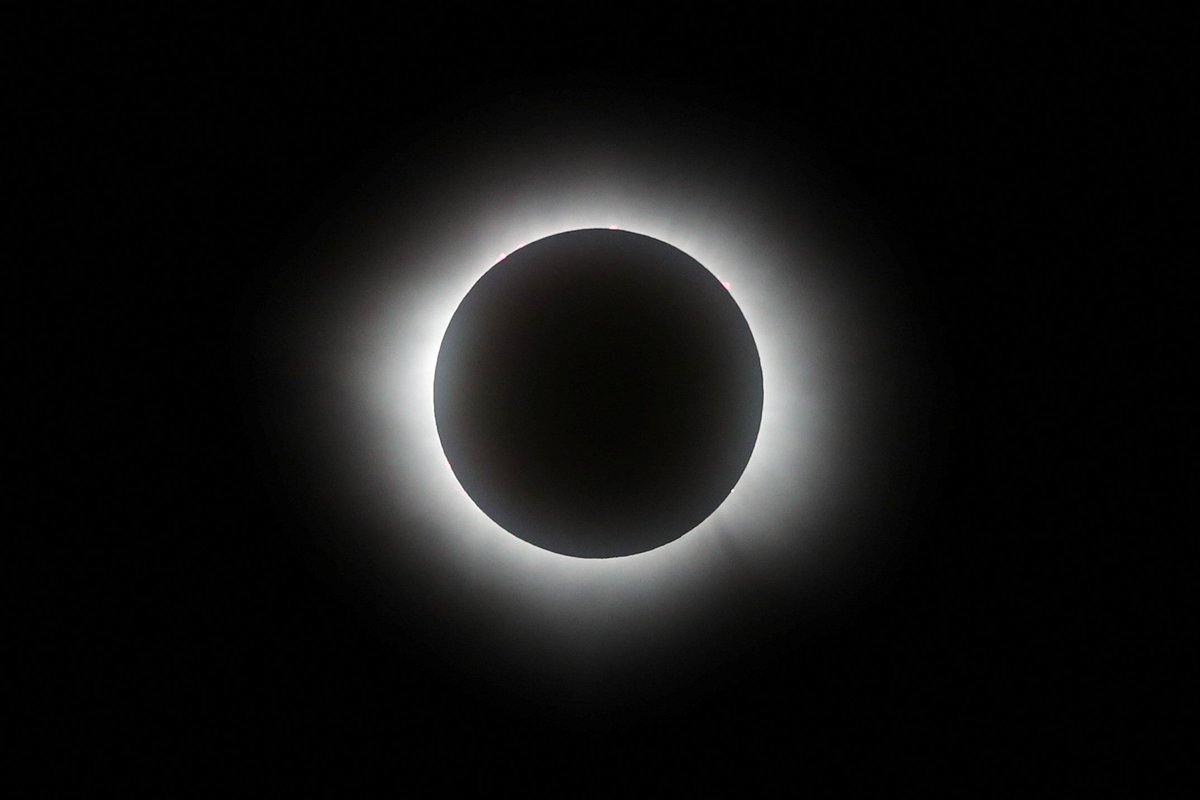 Happy #EclipseDay! The astronomical phenomenon of the year arrived in Mexico, where the moon completely hid the sunlight in several spots in North America. #SolarEclipse2024 📷: A total solar eclipse is seen as it passes over Mazatlan, Sinaloa in Mexico. Henry Romero (Reuters).