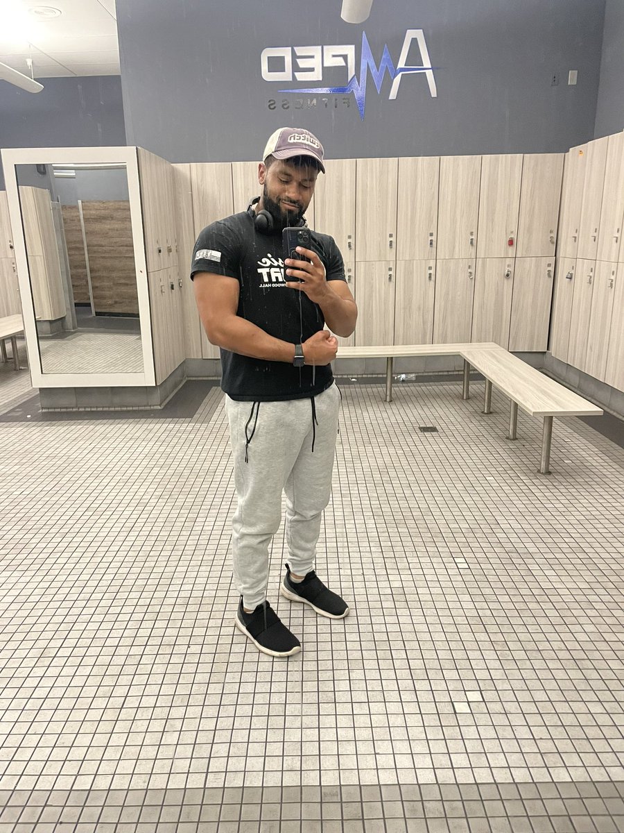So after a constant battle with trying to gain weight and muscle mass/being stuck at 172lbs. I can HAPPILY announce that I am now at 180lbs! I think I’m doing pretty okay! 💪🏽