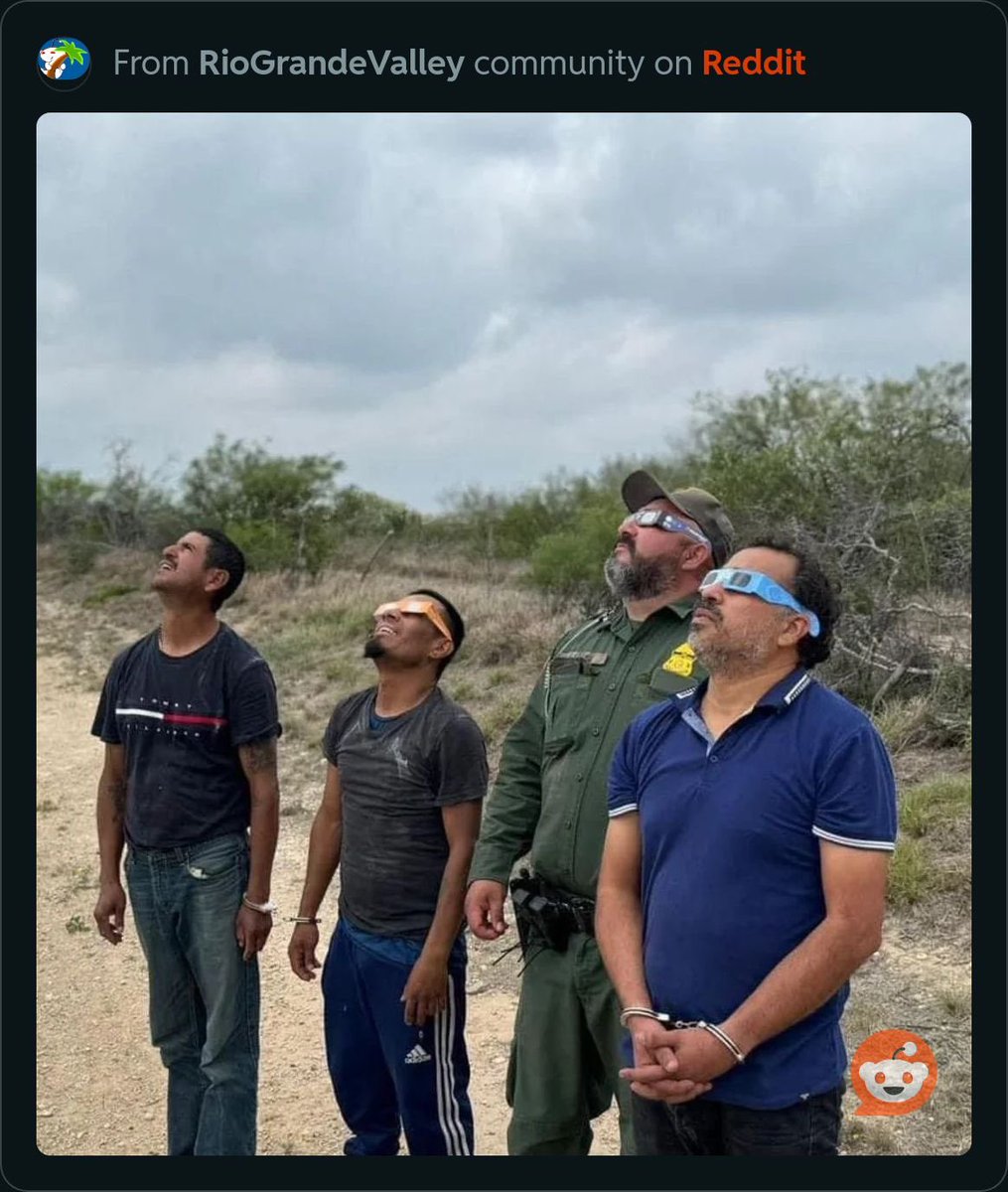 Seen on Reddit today. An @CBPRGV Border Patrol agent and three men, presumably in custody for crossing the border, viewing today’s solar eclipse. A similar post on Facebook claims the photo was taken in La Joya. reddit.com/r/RioGrandeVal…