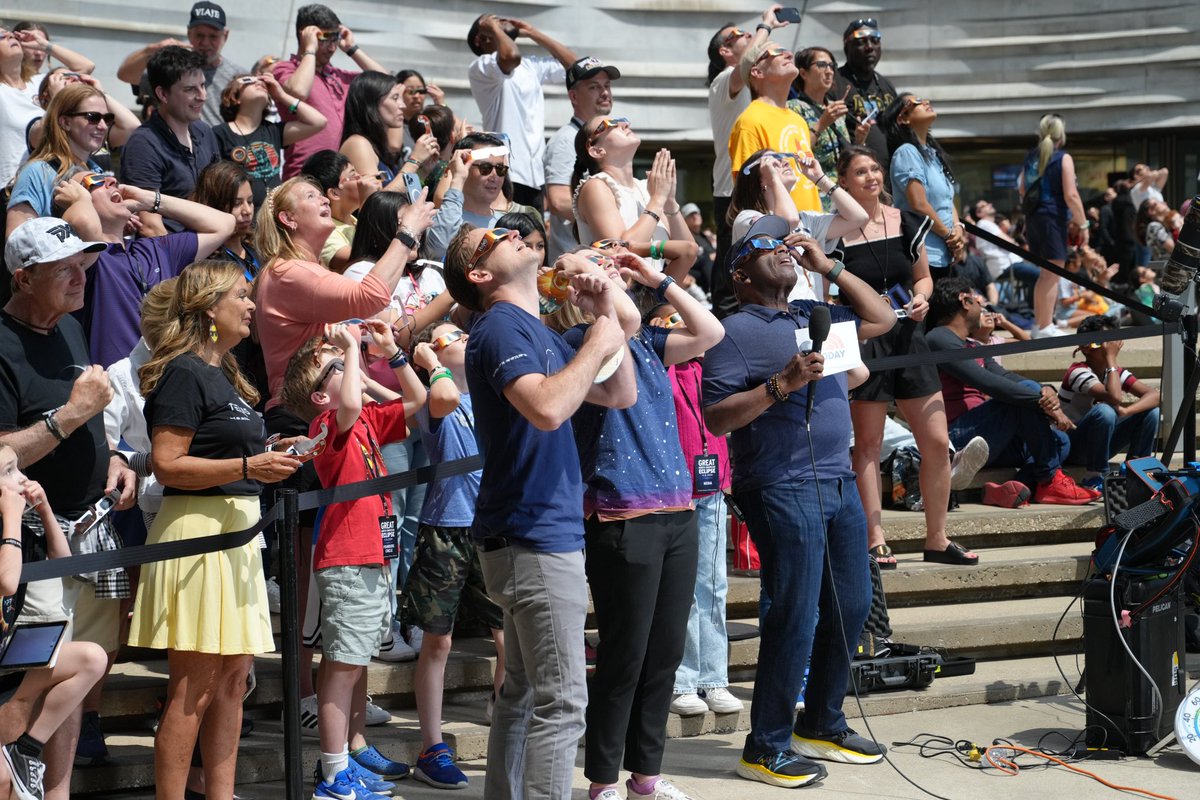 This morning, @alroker and the @TODAYshow crew joined forces with the @PerotMuseum for an unforgettable journey into the heart of cosmic wonder, marking the Great North American Eclipse. This rare celestial event became a spectacle of learning and excitement, as they brought…