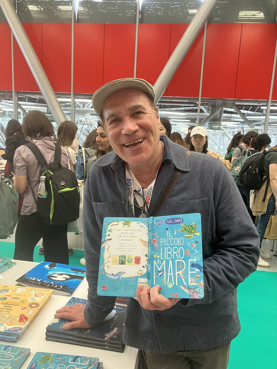 Greetings from Bologna Book Fair #BCBF24 , seeing one of my latest books (Italian edition!) at the international bookshop really made my day! #bolognachildrensbookfair #bolognachildrensbookfair2024 @thamesandhudson @BoChildrensBook