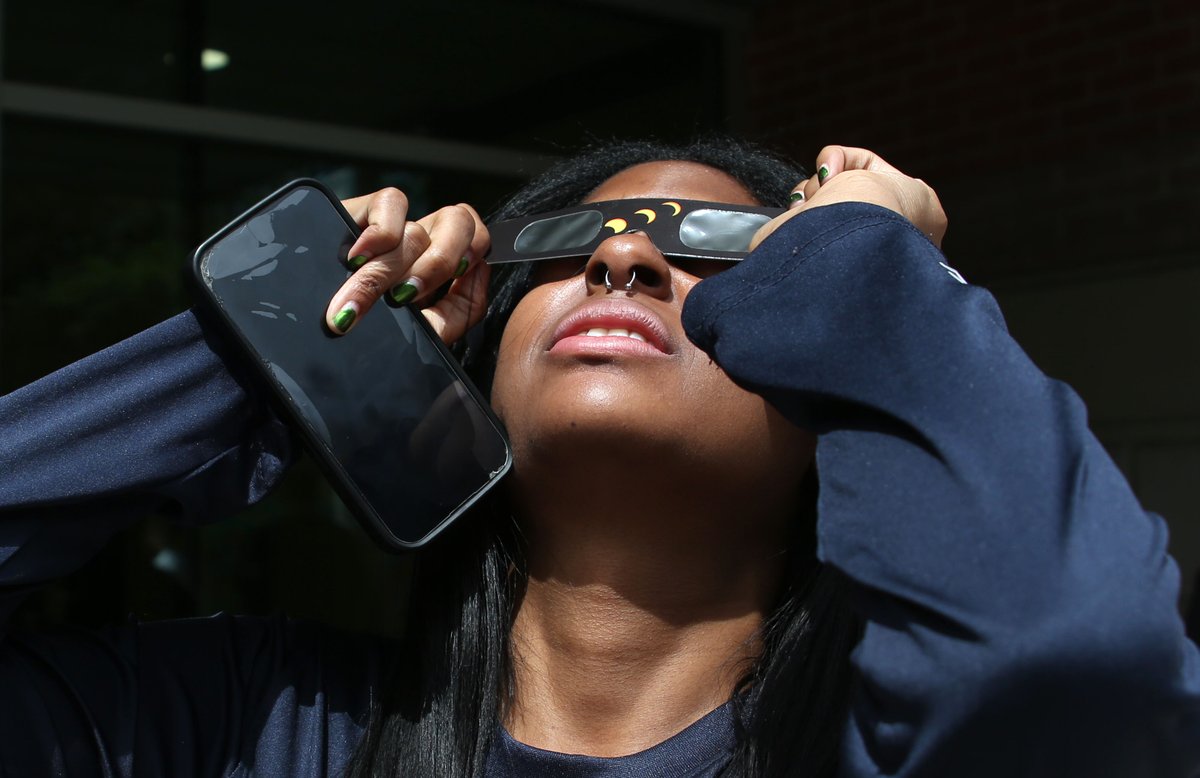 Happy Eclipse Day!☀️ Prof. Rick Wiley's multimedia class headed outdoors today to view the celestial event. Did you? #journalism #SolarEclipse2024