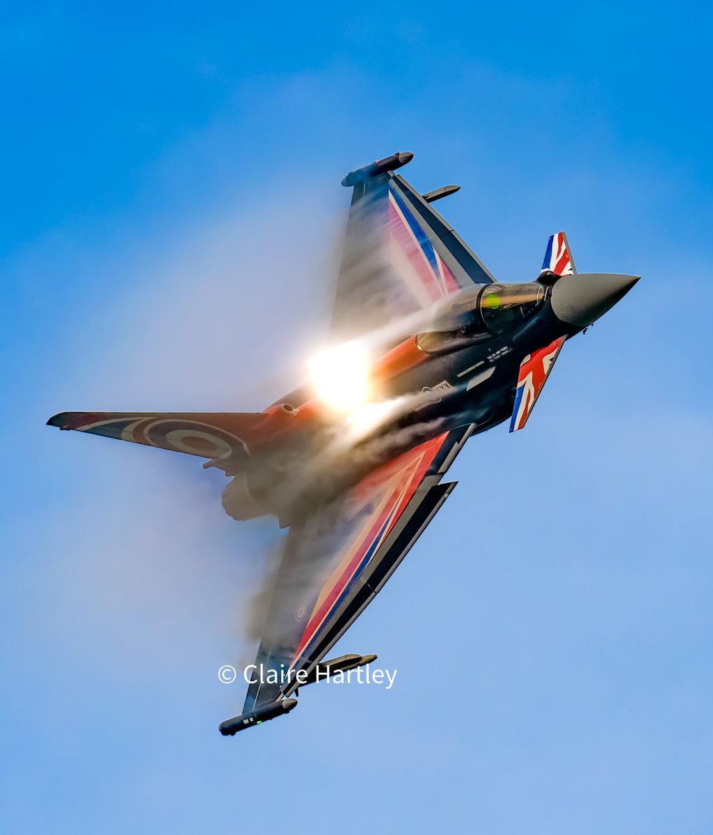 A fluffy strobing blackjack in todays typhoon display