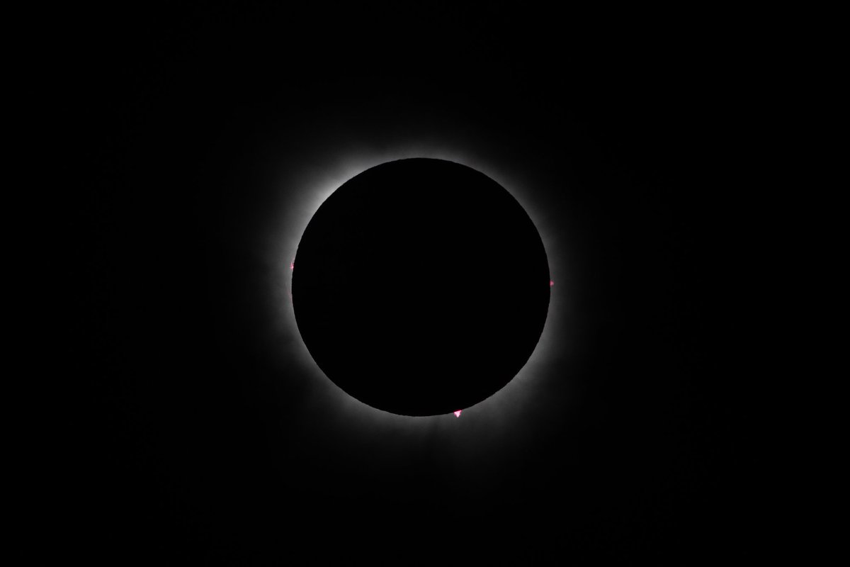 Totality, Waco Texas, 2024 1: The sun's corona 2. 'Diamond Ring' 3. 'Bailey's Beads' 4. Solar flares One of the most incredible visual experiences I've ever seen. #Nikon D500 + 200-500mm f/5.6 #eclipse #Eclipse2024