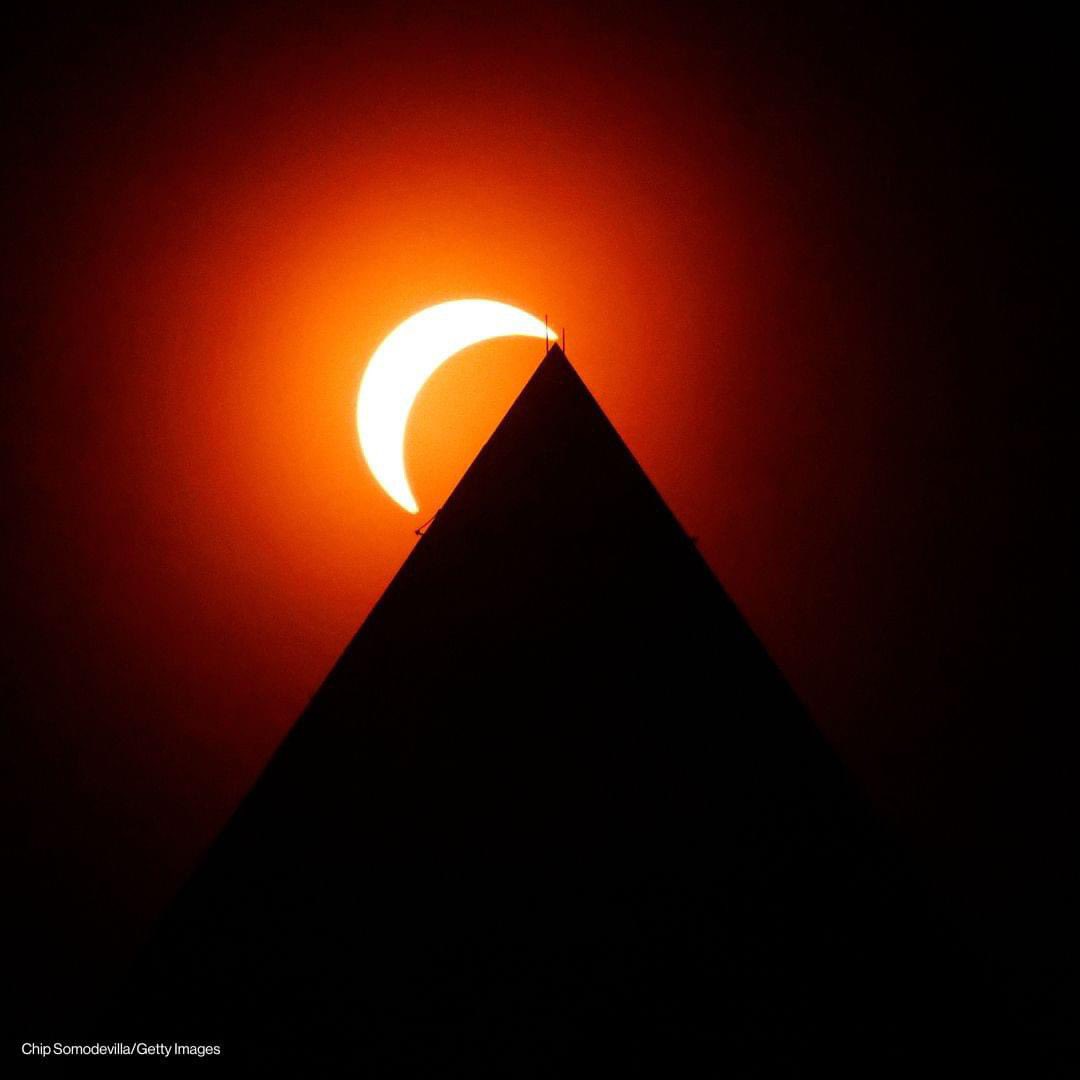 HarrisonKrank's tweet image. This photo from the Eclipse is funnier when you realize that the pyramid is a Bass Pro Shop 🎣