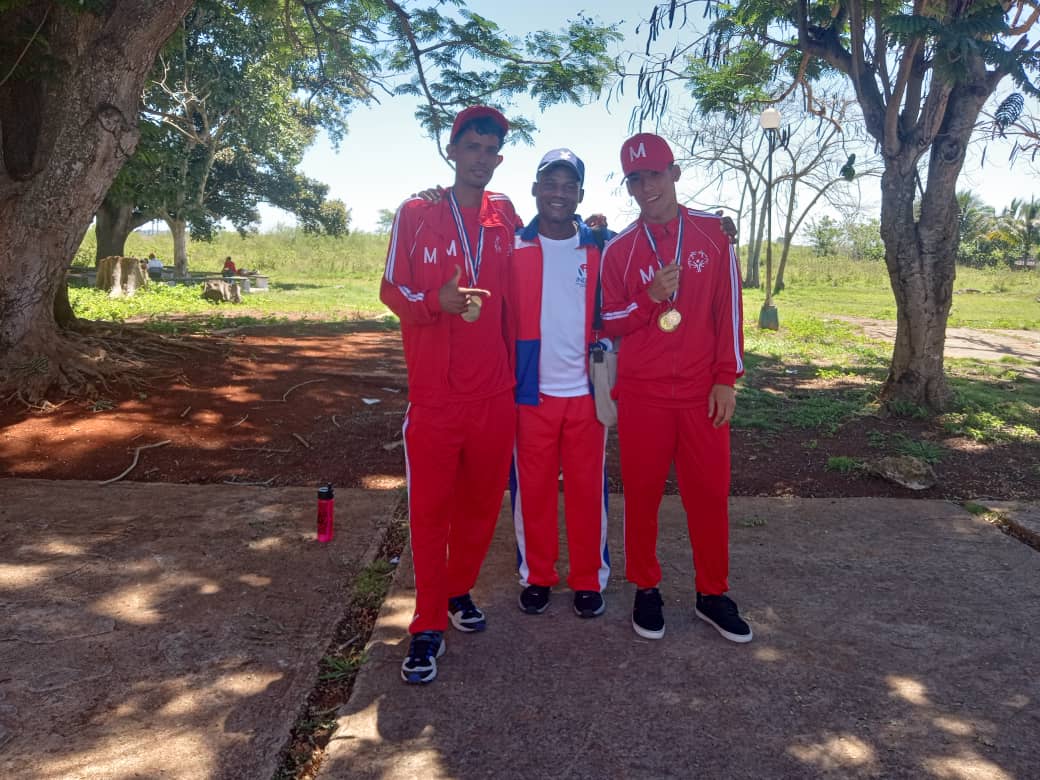 Felicitamos a los estudiantes Caled Samuel  y Jorge Luis Gamboa que ganaron Medalla de oro 🥇 en la Olimpiada Especial Nacional en 400 y 800 metros. #PedroBetancourtEnVictoria #CubaMined