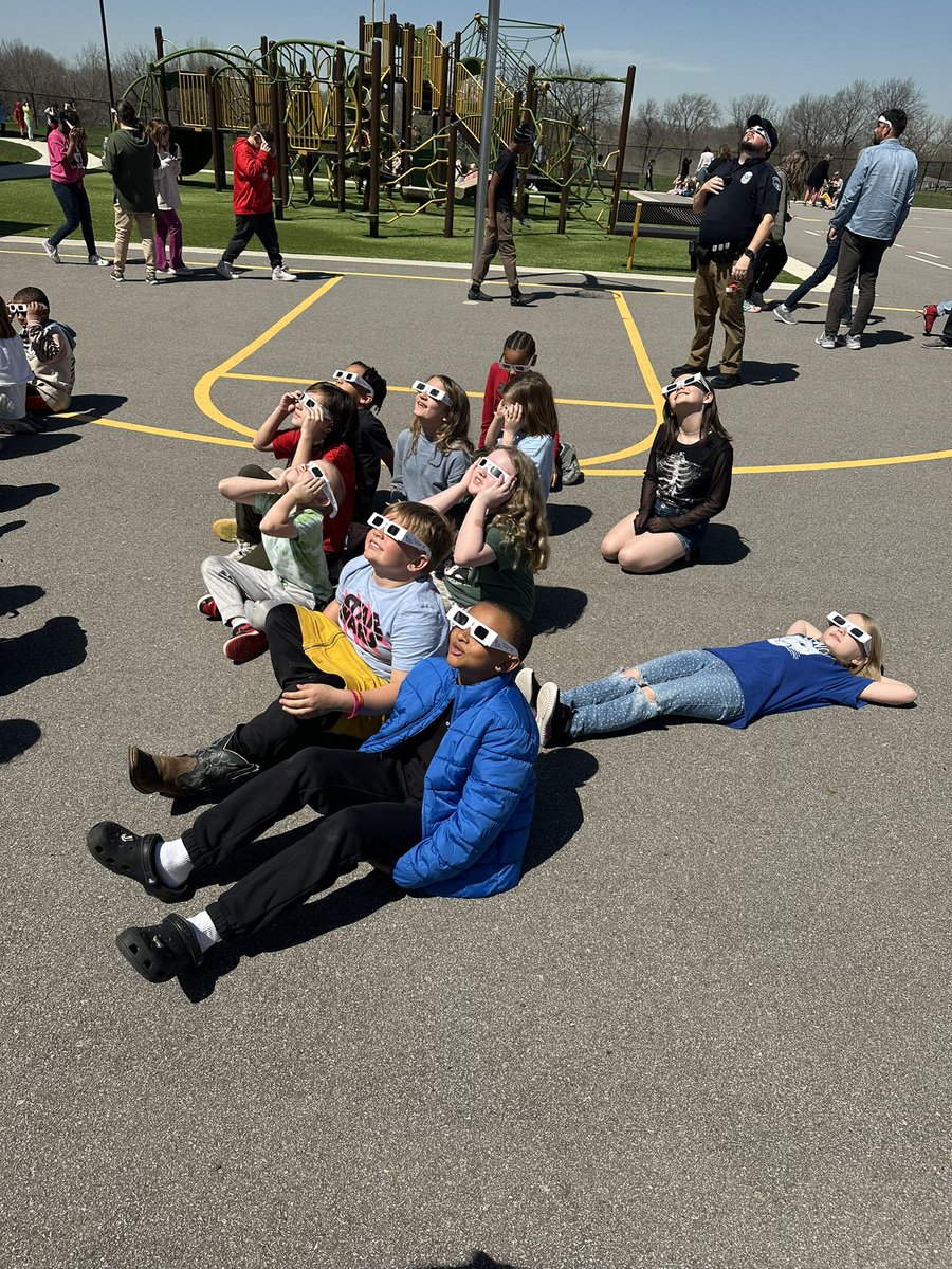 Thank you @NKCEdFoundation for the special glasses so our #mwfamily could view the Solar Eclipse 2024 today! @MaplewoodElemen ☀️🌒