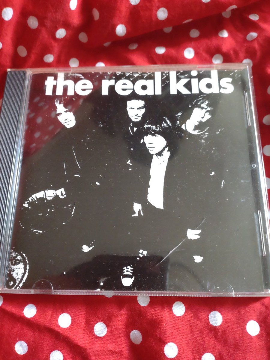 cIbEsZpennrq9Ue's tweet photo. 今朝の1枚💿🎶😀
皆様おはようございます❗今日は大雨です、お出かけの人は注意です❕
本日も皆様が元気でハッピーでステキな1日になります様に‼️😄👍❤️
#TheRealKids https://t.co/5fEkHb8R8r