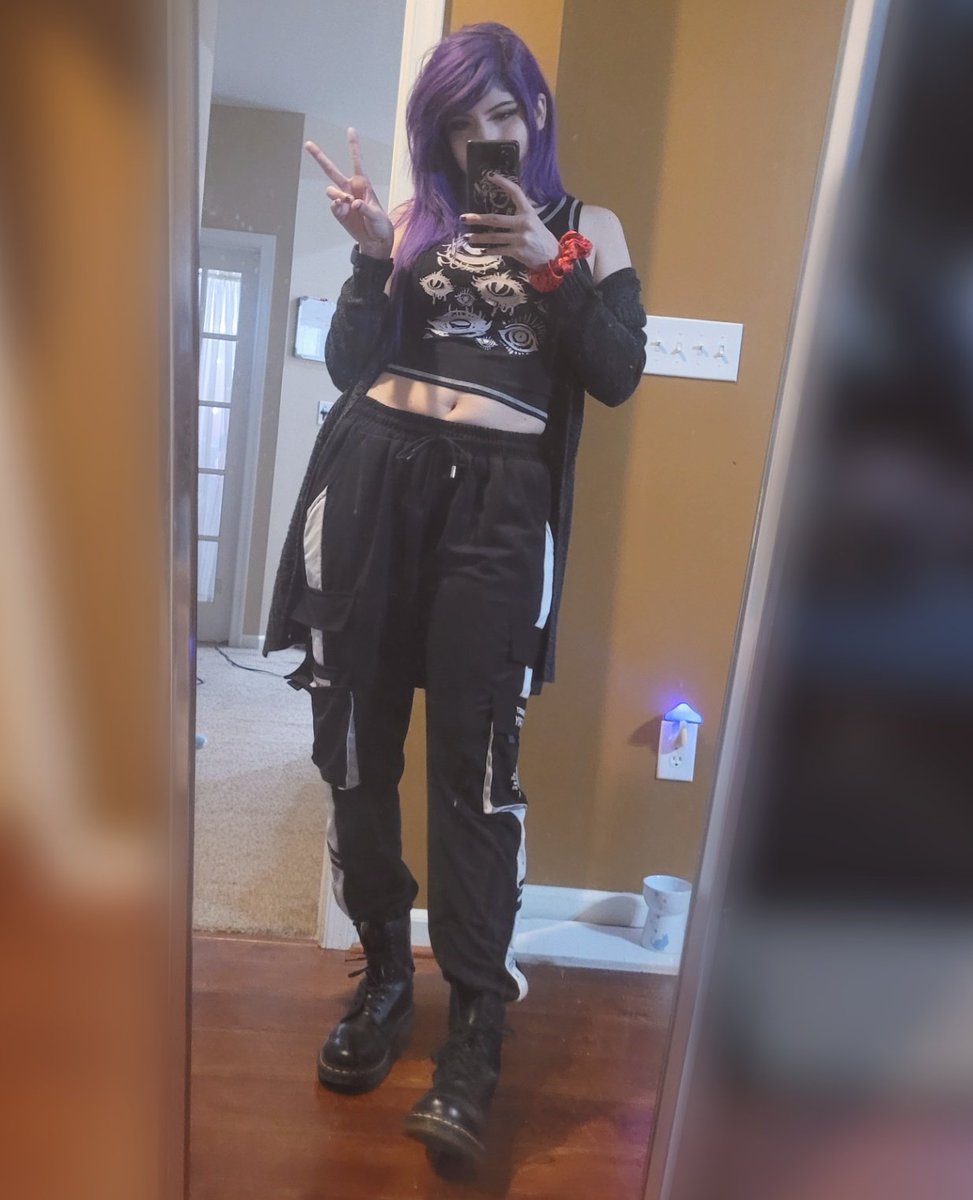 Lilly ☣︎ tweet media