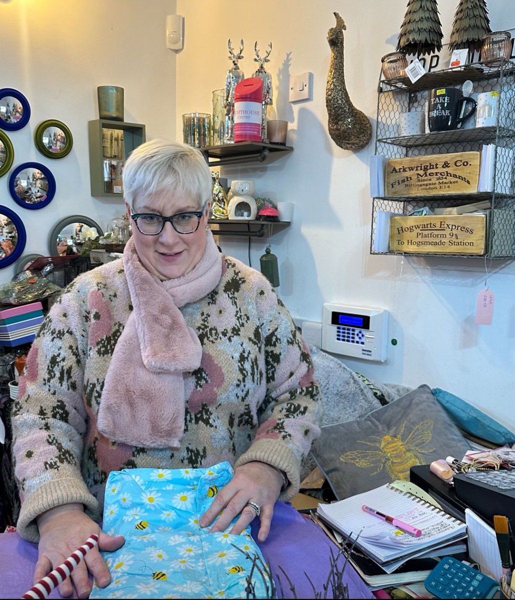 Huge thankyou to the lovely Lindsey Scott-Walker for putting one of our pink pots in her fabulous shop Feather Robins Gifts Pop in if you haven’t already!! Please let us know if you could put a pink pot up! #PinkPots #Support #Donation #SupportLocal #AladdinsCave xxx