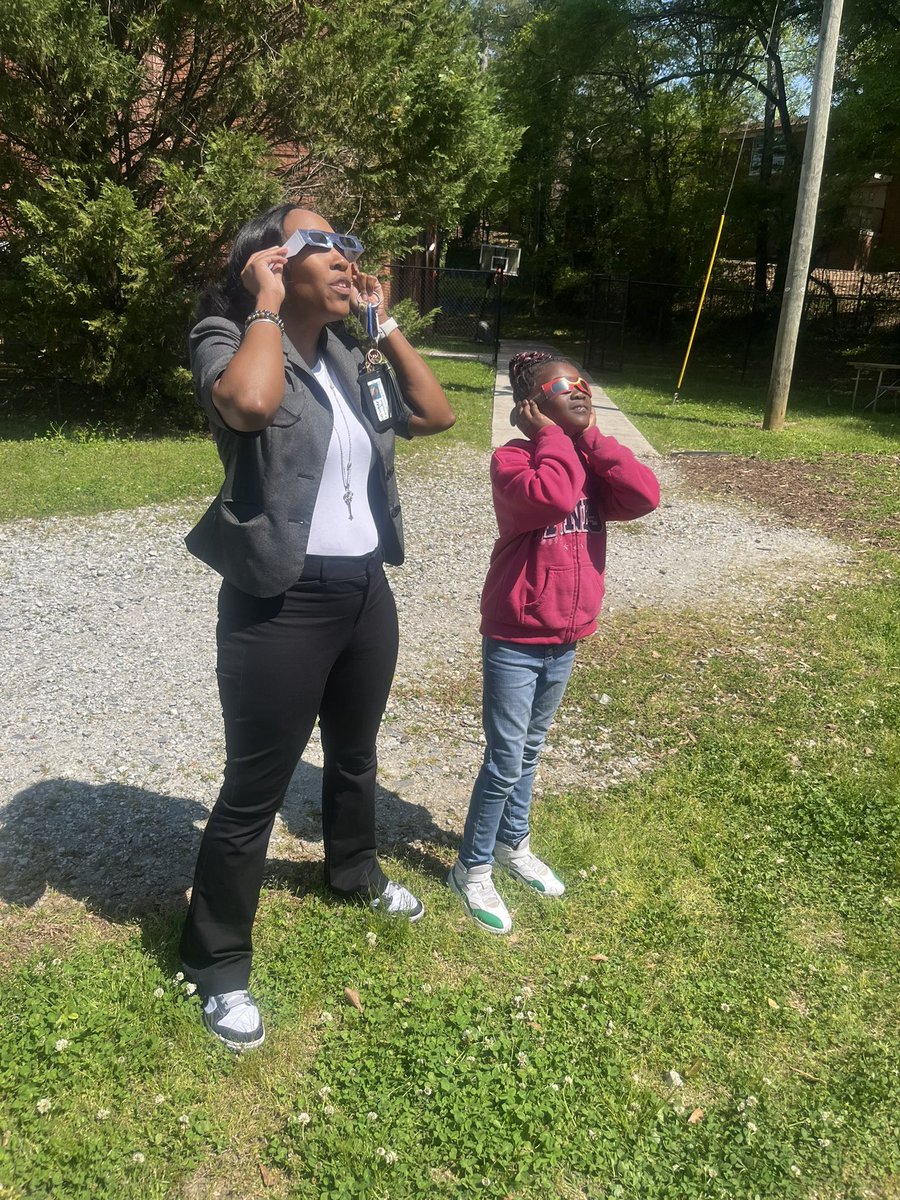 Eclipse gazing on a Monday! #GrowingGreatness #GoodEnergy #FullyFocused @APSHutchinson @ShaleeceLong @drkalag @apsupdate