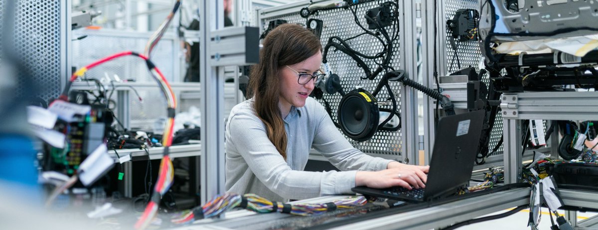AIRPNetwork's tweet image. This #AutismAcceptanceMonth, @UArizona&apos;s EPICS program champions inclusivity in engineering for students on the spectrum, partnering with giants like Raytheon &amp;amp; Texas Instruments. Empowering through job support &amp;amp; skills prep. #InclusiveEngineering sonorancenter.arizona.edu/community-prog…