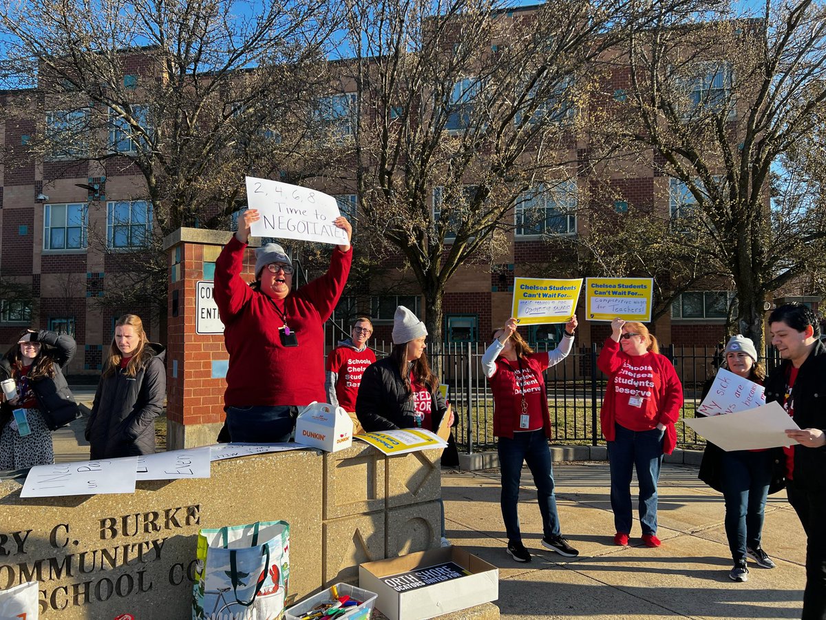 Chelsea educators rally before school in support of successor contracts with the Chelsea School Committee! #StrongerTogether @CTU1340MA