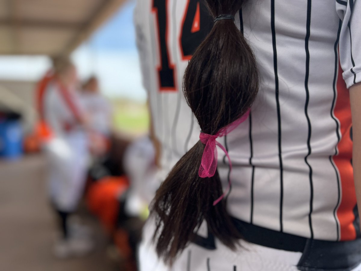 FV_athletics1's tweet image. What a tribute. ♥️🥎🧡

When the Lady Jackets stepped on the diamond in Weatherford to continue their season, they weren’t the only ones with Claycie in mind. The Lady Eagles were wearing orange to support our girls and honor Claycie.#firstclass #biggerthanthegame #jacketsoftball
