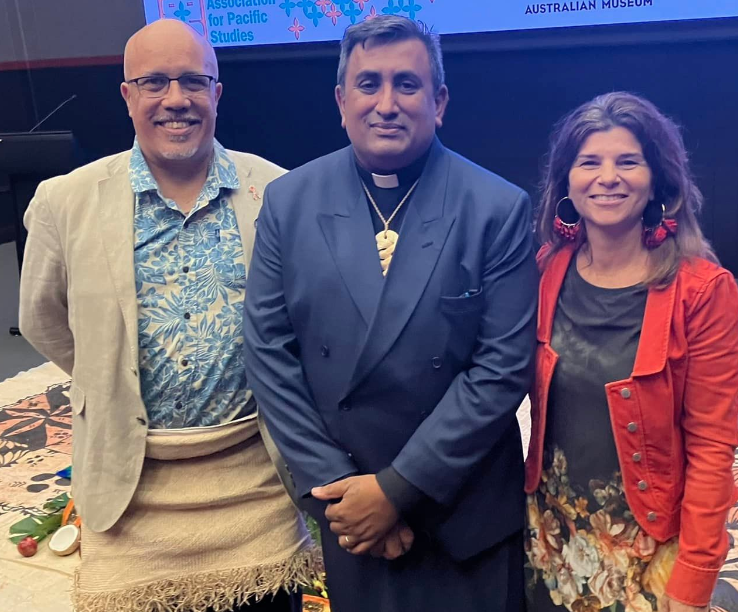 'Oceania is us'. Powerful and inspiring speech from Rev James Bhagwan for the 2024 Epeli Hau'ofa Memorial Lecture, reflecting on the past and future of Pacific stewardship and setting out a clear vision for an ocean of peace and a Fossil Fuel Free Pacific. drive.google.com/file/d/1zQIgHM…