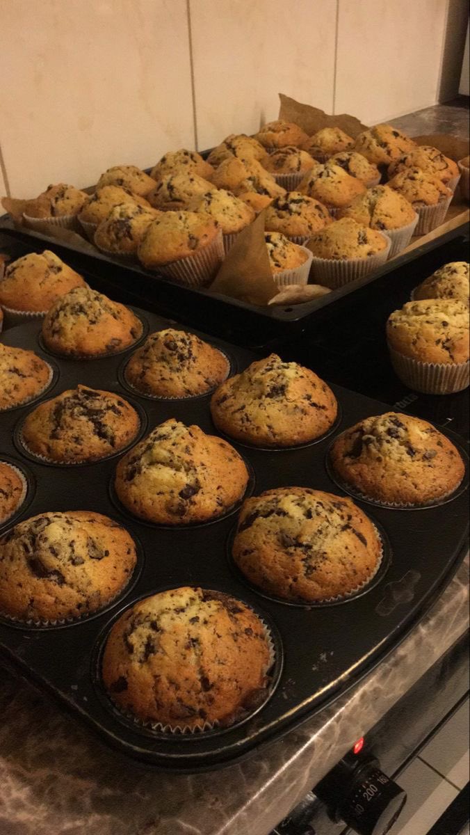 weeniesbakery's tweet photo. 🤎౨ৎ ˖ ࣪⊹ delivery for @evqrmoreae 
🍪: muffins 
🎧: cowboy like me by taylor swift 
💌: hii we haven’t been moots for so long but i absolutely love you you’re so nice 😭🤎
🧸: @brinaswarnings https://t.co/pPKGyvHAZH
