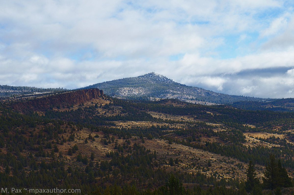 A view of the Ochocos from outside Prineville / Oregon #LandscapePhotography #NaturePhotography #NatureBeauty #photooftheday