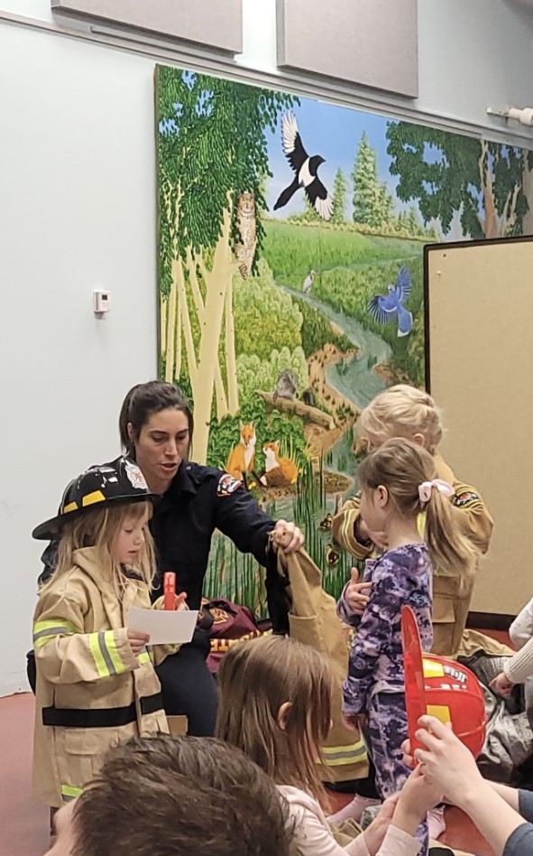 Firefighter Daisy had a blast reading 'Fire Chief Fran' and 'Firefighter Duckies' at the @StAlbertLibrary on Saturday! The kids crafted their own fire helmets and sang catchy tunes. A huge thank you to the library for putting this storytime on and to all who joined in the fun!