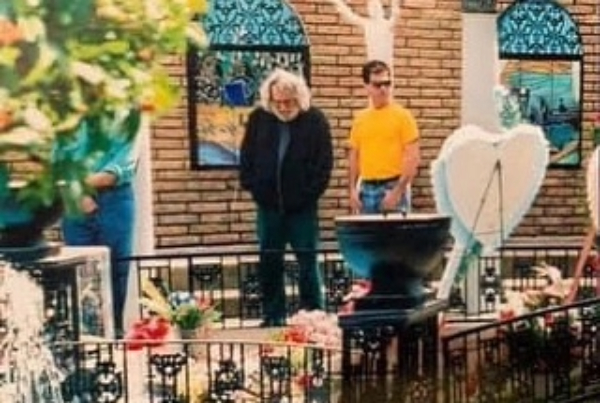 Glimpses of Jerry’s visit to Graceland the day after The Dead’s run at The Pyramid in Memphis, TN. 🌹 📷 Bradley Young & unknown 4/3/95