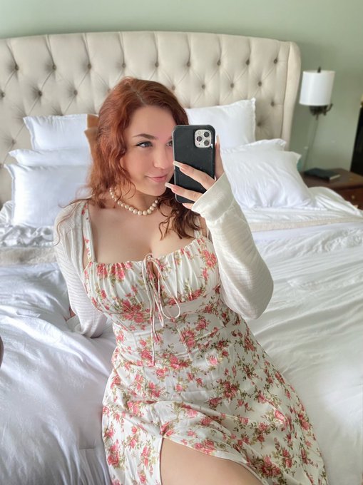 👑🎀🌸💕✨ https://t.co/X5jXUIau7f