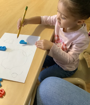 Today we invited our friends to see if they recognized letters from the alphabet and assist in helping them try to write some.
#playfuldiscoveriesii #playfuldiscoveries #gfdc #groupfamilydaycare #daycare #nycdaycare #nycpreschool #alphabet #abc #earlywriting #tracingletters