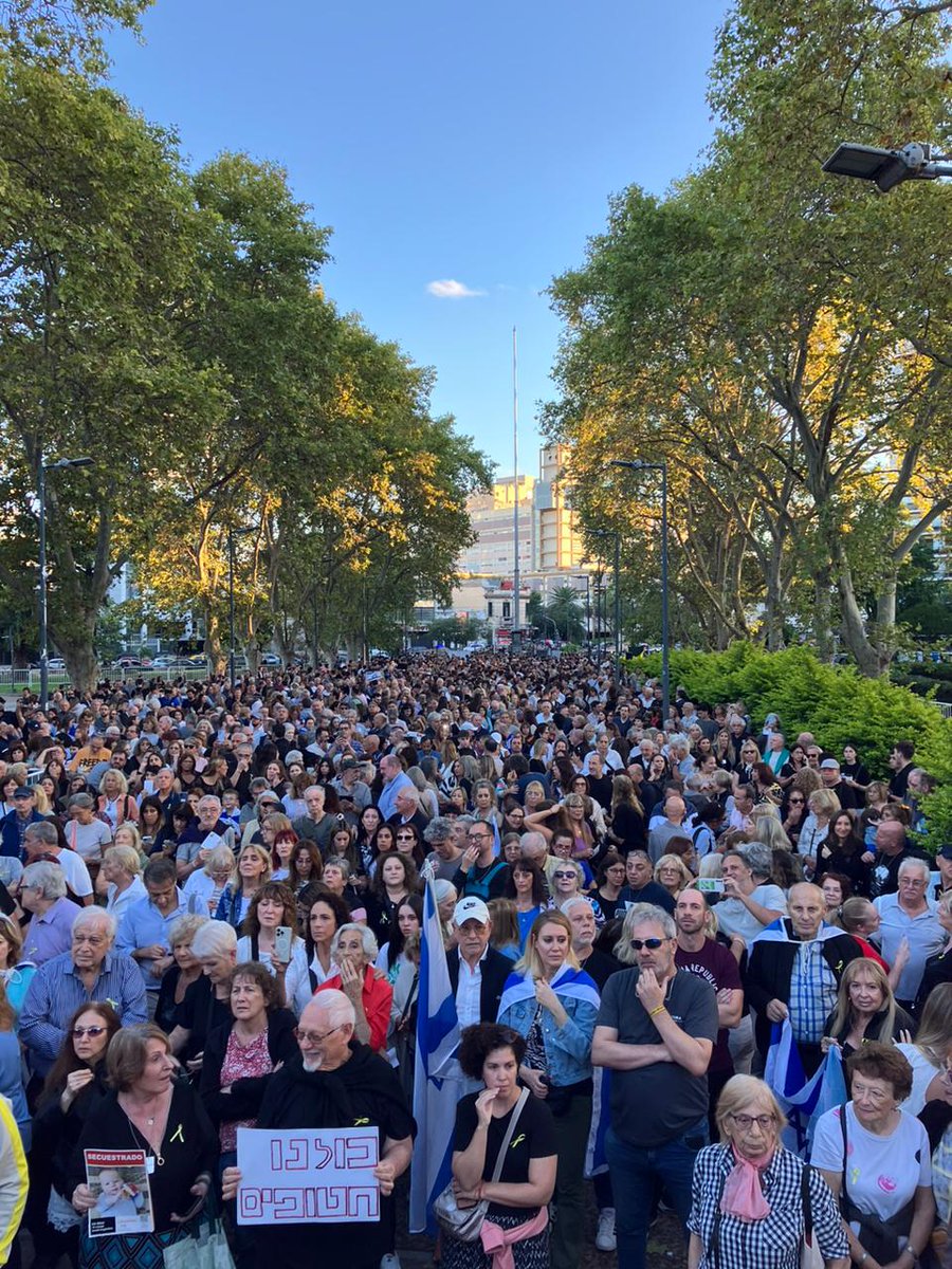 Fue muy emocionante ser parte de la multitud que hoy volvió a reunirse para alzar la voz y exigir la inmediata liberación de las personas secuestradas por Hamas. Decimos basta de terrorismo. #DevuelvanlosACasaYa #bringthemhomenow #7deoctubre