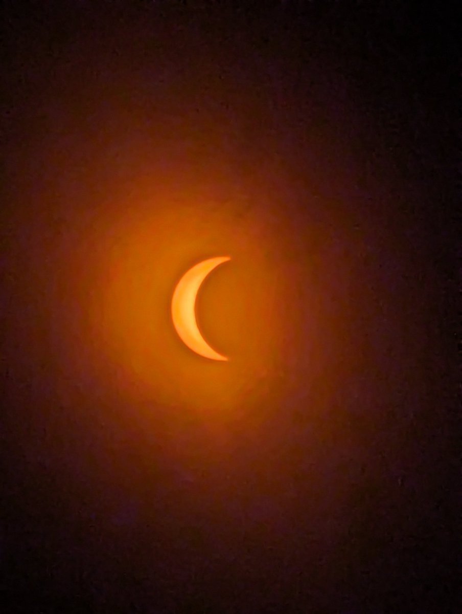 THaisplets's tweet photo. #Eclipse2024 https://t.co/KwtH8uzszd