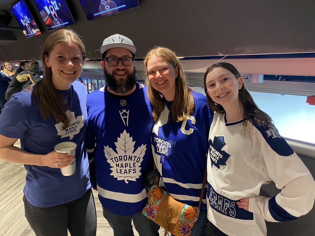 A couple weeks late posting but highlight of this Leafs game was running into <a href="/TeamHoman/">Team Homan 🥌</a> lead Sarah Wilkes. Such a fierce competitor and so happy she took the time to hang and chat with us. Good luck at the Players and enjoy the downtime! You deserve it!