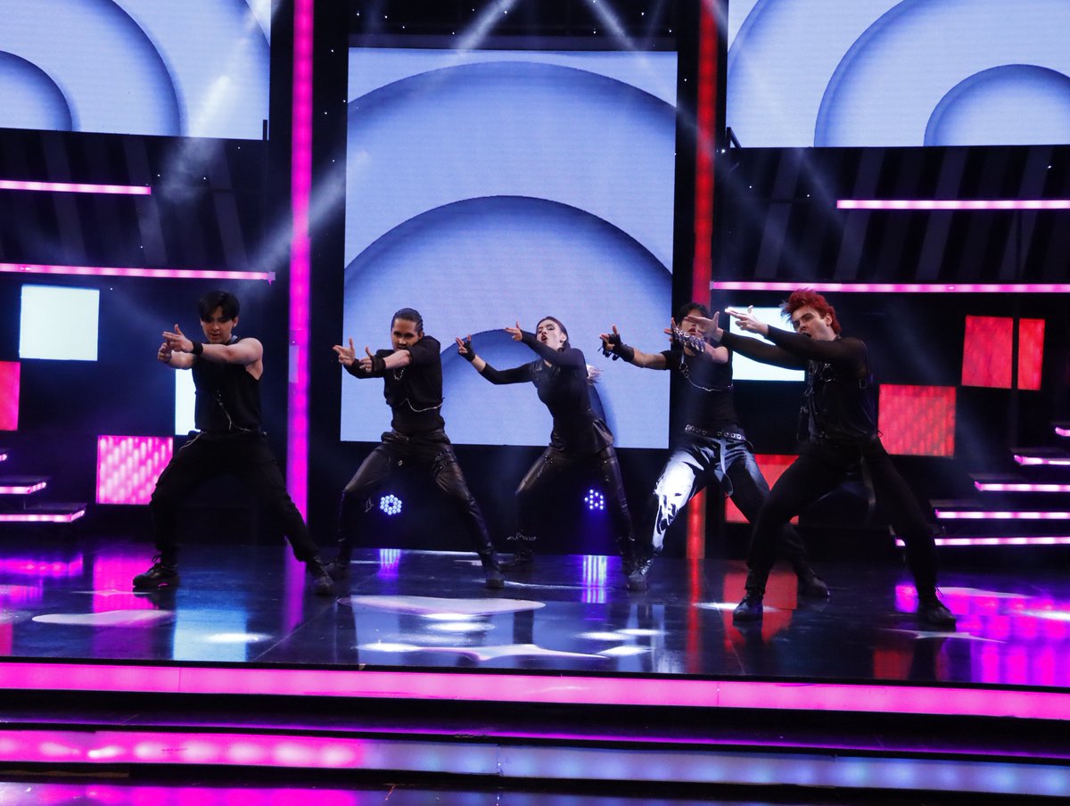 Telefuturo's tweet image. ¡#Klaas no nos deja de sorprender! 🔥 Una presentación IMPECABLE 👏

⚡ #KwaveKpopChallenge @CocaCola_Py