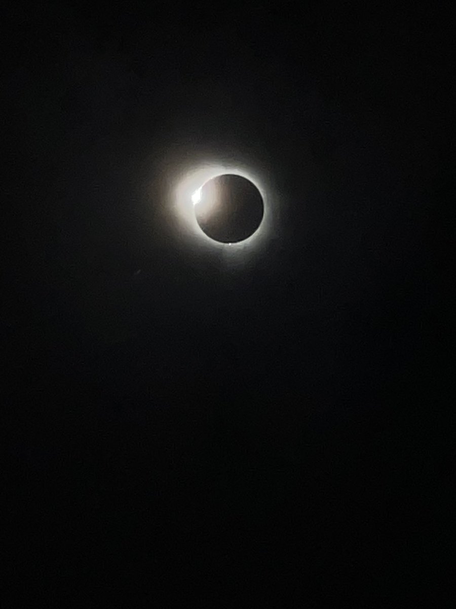 sunqhou's tweet image. I got eclipse photos 🥹
I think they turned out very well 💭🌑