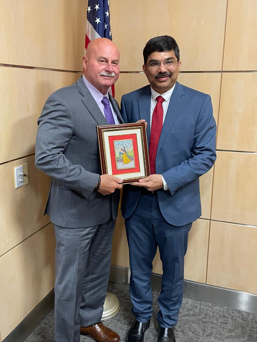 Consul General Dr. K. Srikar Reddy had a fruitful discussion with Fresno @MayorJerryDyer on exploring opportunities between India and Fresno. They discussed the contribution of the vibrant Indian community to Fresno's growth, particularly in areas of almond farming, healthcare,…