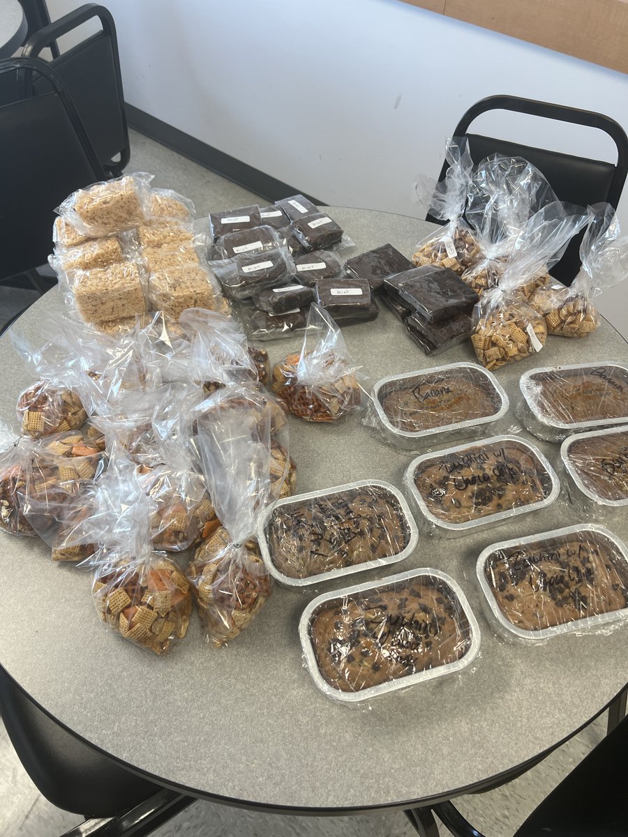 🍪✨ Sweet Success Alert! Our bake sale for Alzheimer's awareness was a smashing hit today! 🎉 A huge THANK YOU to everyone who baked, donated, and supported our cause. Your generosity truly makes a difference! 💜 💪🧠 #BakeAwayAlz #ENDALZ #RivALZ