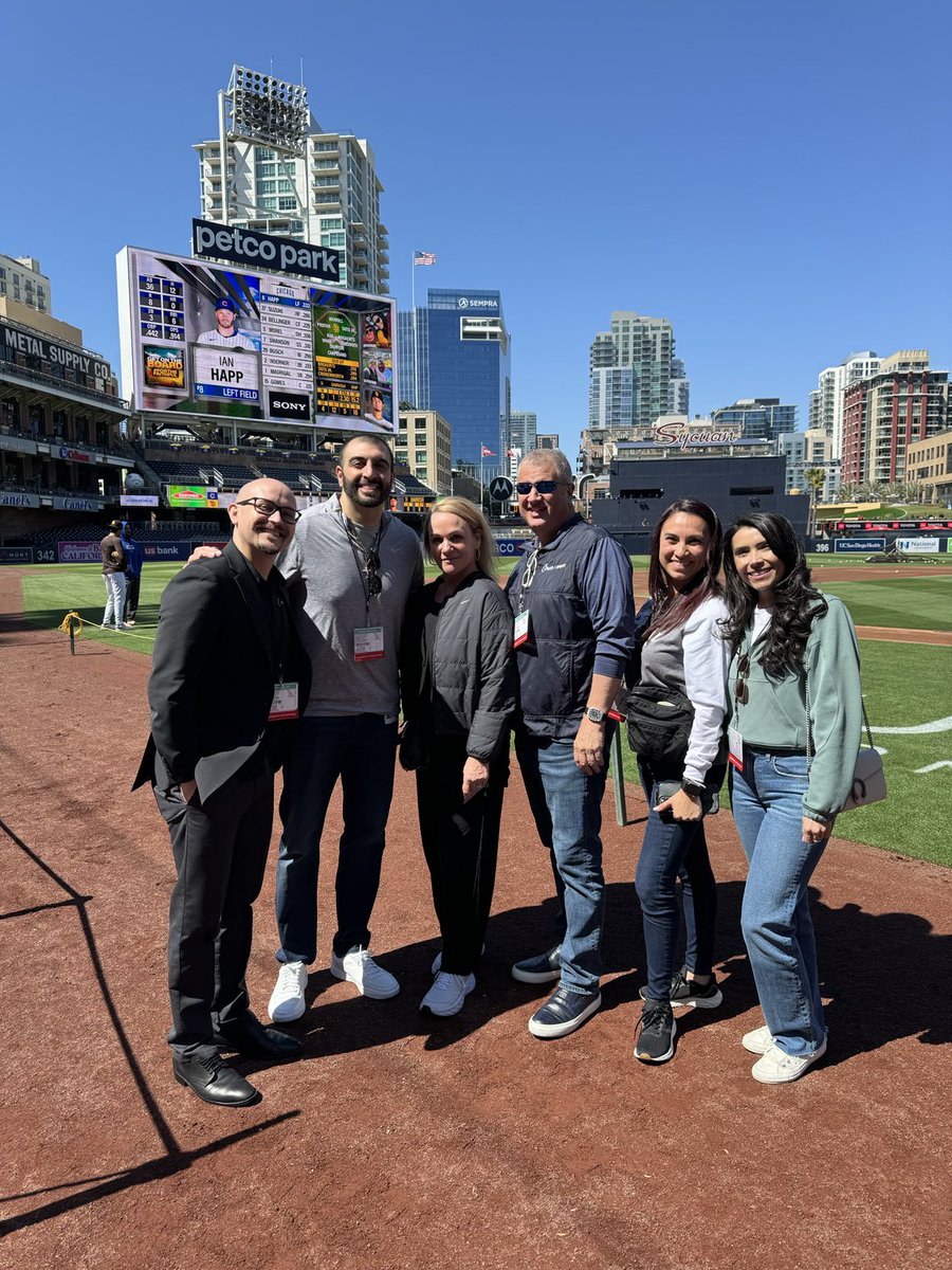 First part of the ⁦@CircaLasVegas⁩ team in Sunny San Diego led by ⁦@dereksnicole⁩ ⁦@RosboroughDavid⁩ ⁦@RahmiChaghouri⁩ ⁦@y1v1an1arb⁩ & Brooke ⁦@PetcoPark⁩