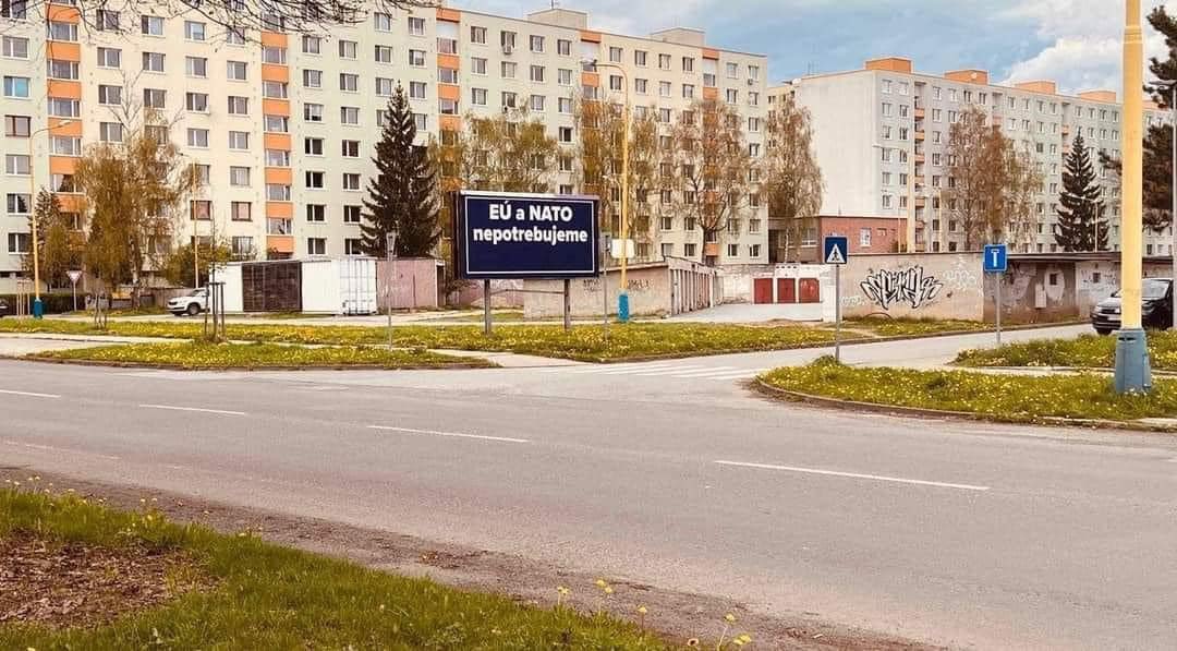 Billboards in Slovakia saying “Ukraine is an enemy”, “We won’t survive without Russia”, “We don’t need NATO and EU”. #Slovakia #RussianPropaganda