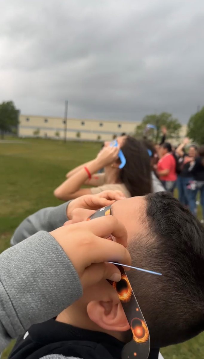 MsAHurtado_ELA's tweet image. Houston, we have an Eclipse! 🌑🌞😎 @StehlikES_AISD  @AldineISD