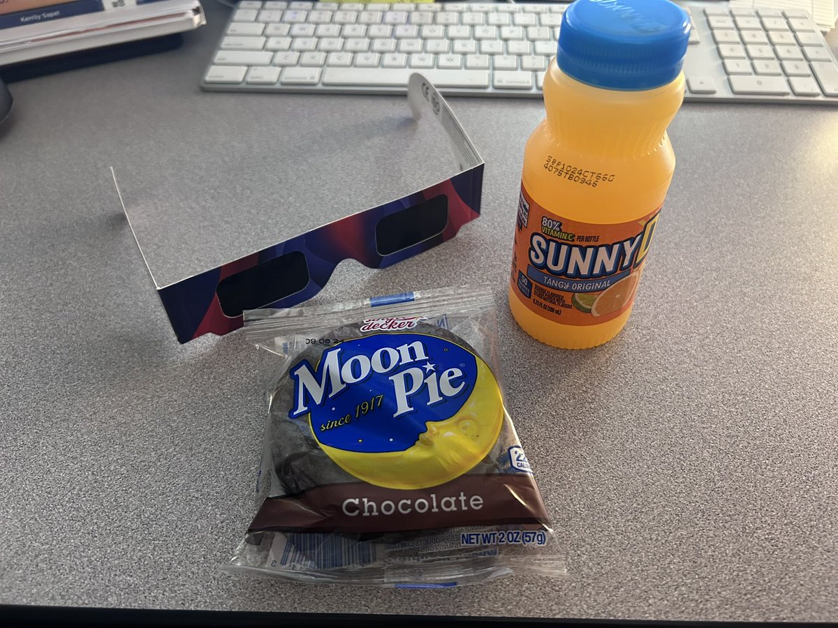 CMSE Library (@cmse_library) on Twitter photo Our school had an epic day seeing the total solar eclipse today! The online activities planned by <a href="/cool2bnerdy/">Lynlie Brown</a> were amazing! <a href="/CISDlib/">Coppell ISD Libraries</a> <a href="/coppelleast/">Coppell Middle School East</a>
🖤😎🌝🌚👀🌑😎💛 Our school had an epic day seeing the total solar eclipse today! The online activities planned by <a href="/cool2bnerdy/">Lynlie Brown</a> were amazing! <a href="/CISDlib/">Coppell ISD Libraries</a> <a href="/coppelleast/">Coppell Middle School East</a>
🖤😎🌝🌚👀🌑😎💛