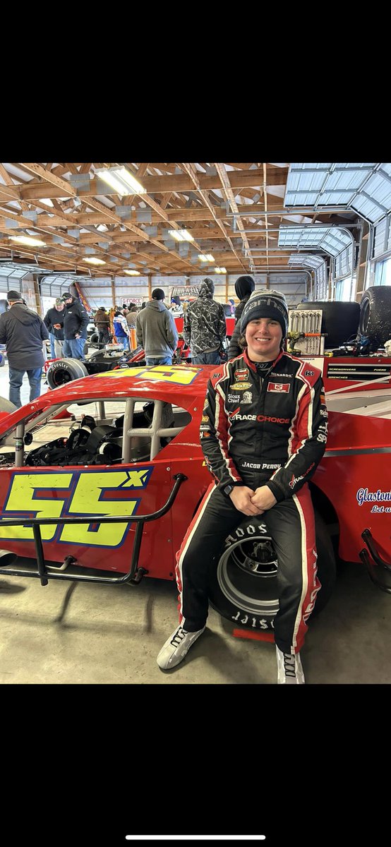 Perryracing21's tweet image. Thompson Icebreaker Recap…
I had a lot of practice getting in and out of the car lol. 
Working with a brand new car, brand new team always going to have kinks to work out. Mother Nature rained us out before the feature, gives us time to get it to turn better for the next one.