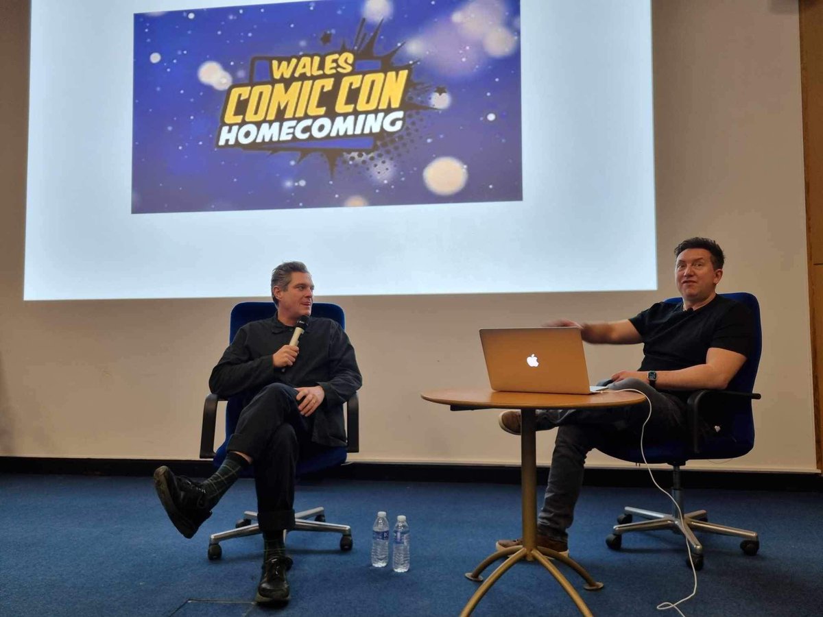 Some more Fabius photos of the @walescomiccon Gavin and Stacey panel with @mfhorne courtesy of the lovely Elaine Warren.