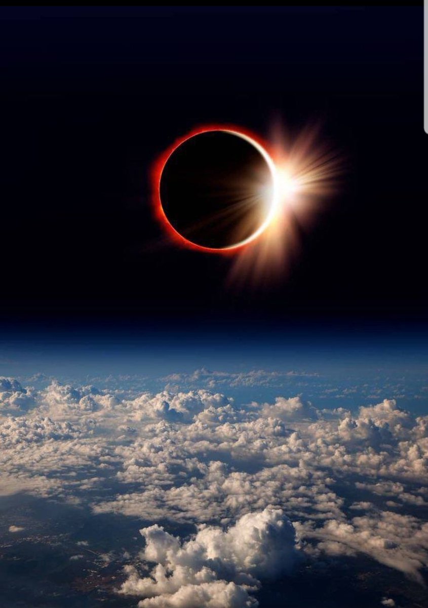 waqas_a6's tweet image. Damn! Solar Eclipse 2024 looks mindblowlingly beautiful from the space, can't take my eyes off 
#Eclipse2024 #EclipseSolar2024