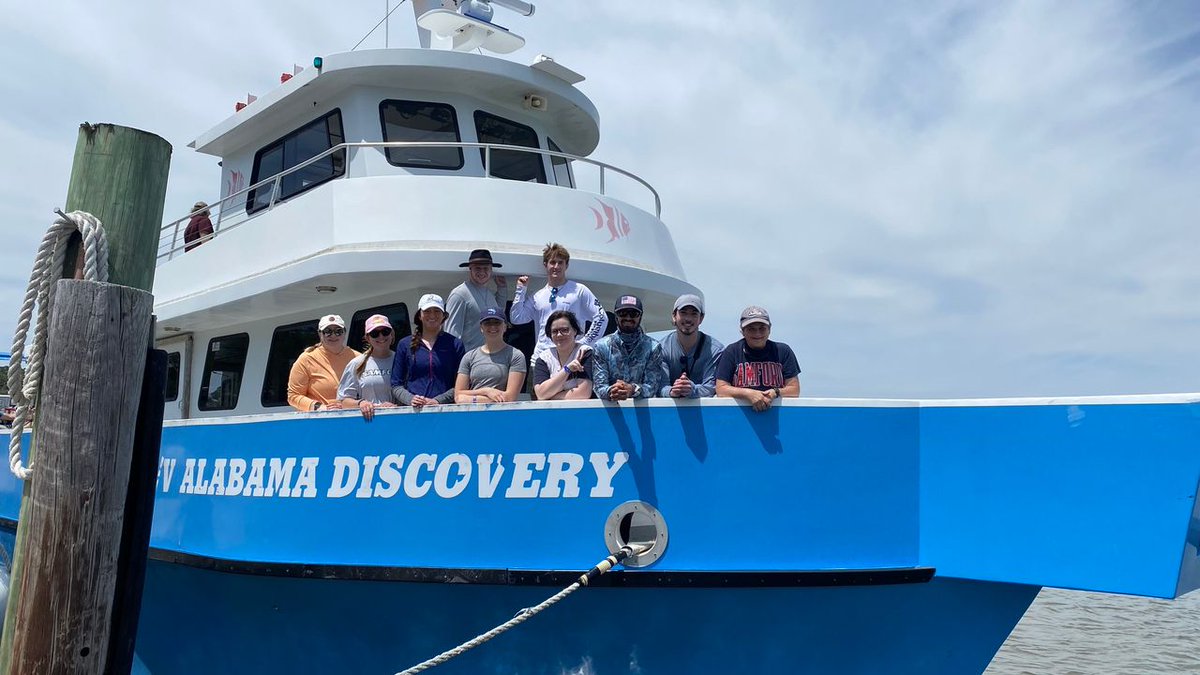 Students from @SamfordU took time on campus this past weekend exploring Mobile Bay on the Research Vessel Alabama Discovery and learning about current research and programs during Discovery Day. @JaboWaggoner #DiscoverDISL